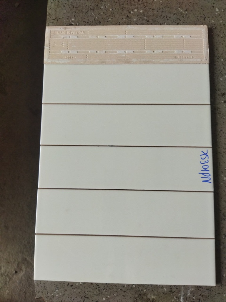 Gạch thẻ Việt Nam, Trắng kem bóng phẳng, KT 75x300 mm, STA75301PN, Loại 1 (1 hộp/ 50 viên/ 1.125m2)