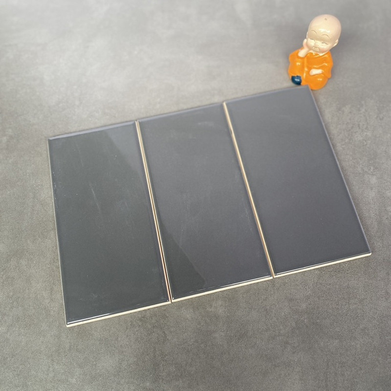 Gạch thẻ Việt Nam xám bóng KT 75x150mm loại 1 mã UTT36G