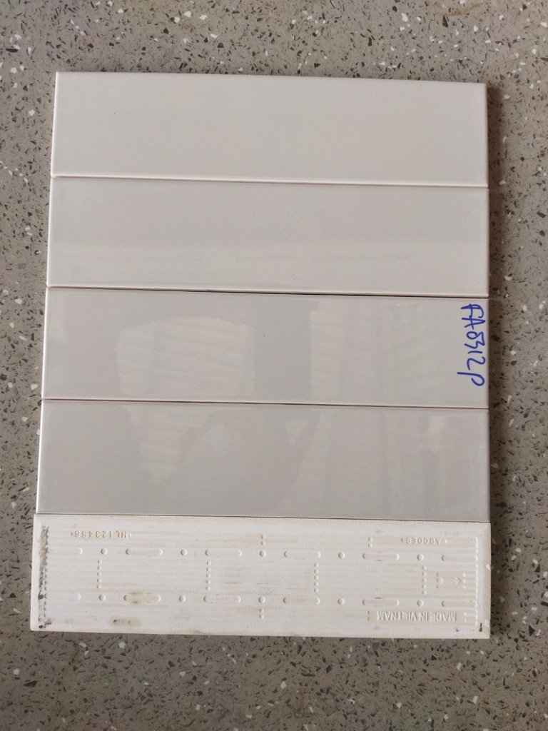Gạch thẻ Việt Nam, Xám bóng phẳng, KT 75x300 mm, FFA0312P, Loại 1 (1 hộp/ 50 viên/ 1.125m2)
