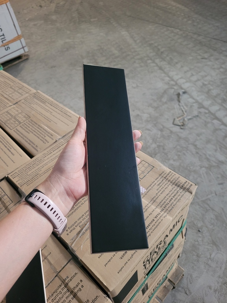 Gạch thẻ 75x300mm đen mờ  mã 68435 (75307M)