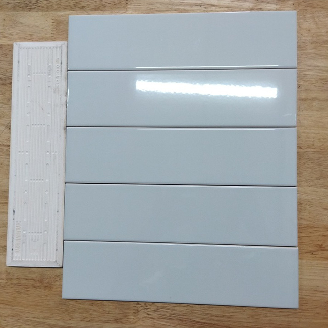 Gạch thẻ Việt Nam, Trắng bạc bóng phẳng, KT 75x300 mm, STA75302, Hàng Ưu (1 hộp/ 50 viên/ 1.125m2)