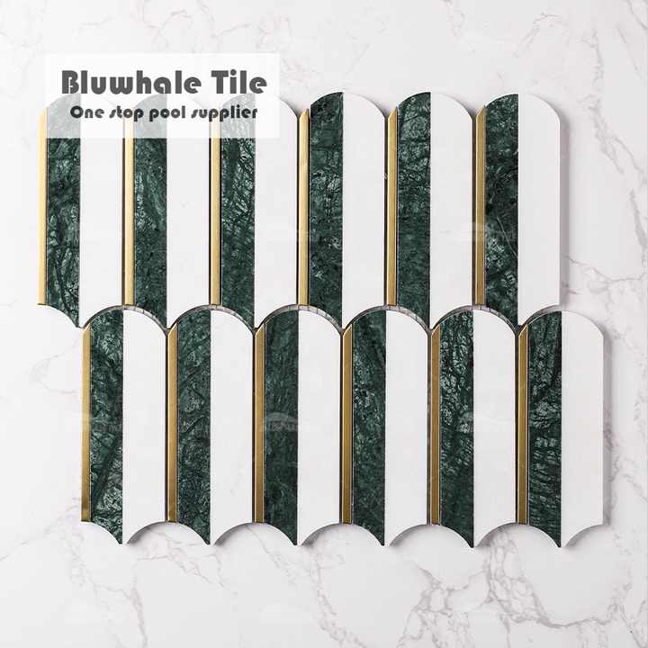 Gạch khảm hồ bơi Bluwhale màu vàng kim loại mạ vàng đồng viền lông vũ xanh đậm pha trắng