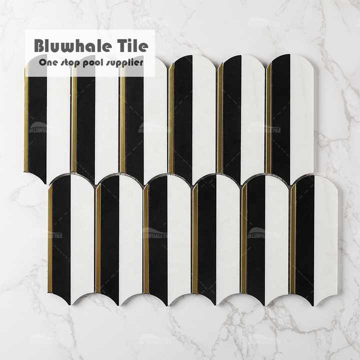 Gạch khảm đá cẩm thạch Bluwhale hình lông vũ cao cấp, màu trắng Thassos pha đen, mạ vàng, thép không gỉ, đồng thau